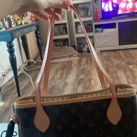 Fringe Tote - Picture 2 of 5